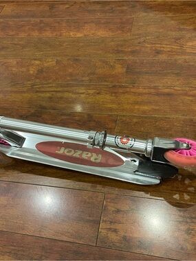 Razor Kids Scooter in Pink and Silver